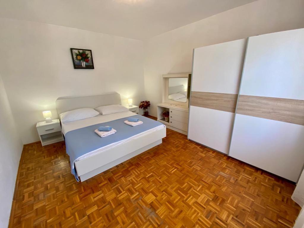 Porat Appartement Starigrad Paklenica Buitenkant foto