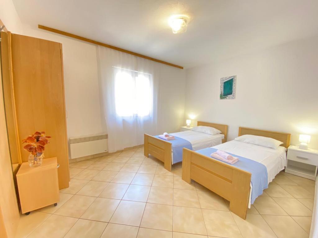 Porat Appartement Starigrad Paklenica Buitenkant foto